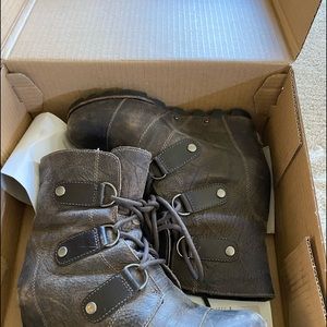 Sorel Joan of Arc boots size 6